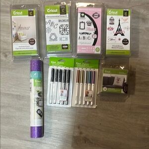 Cricut Crafting Set with Purple Vinyl and Pens
